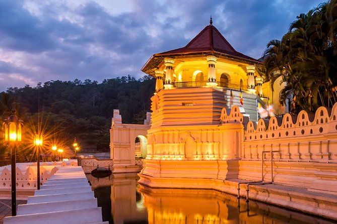 7 Days Private Tour of Colombo Sigiriya Kandy and Bentota